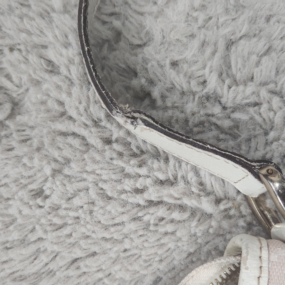 Gucci Pink Crossbody Bag with Gold Accents - Picture 14 of 15